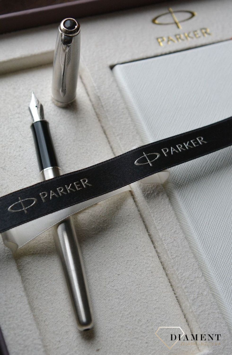 Zestaw Parker Pióro Wieczne z białym Notesem 1889088. Grawer gratis. Prezent dla nauczyciela. Prezent na Komunię z podpisem. ⇨ Artykuły piśmiennicze  (5).JPG
