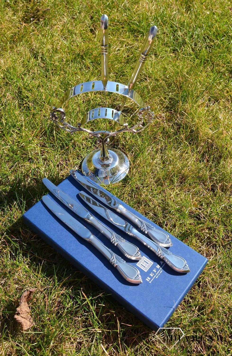 Komplet sześciu noży z podstawką 19-36-P1-24-6D. Elegancki komplet noży zakończony w ozdobny sposób. Świetny komplet noży to również idealny pomysł na prezent. Noże wykonane ze srebra (3).JPG