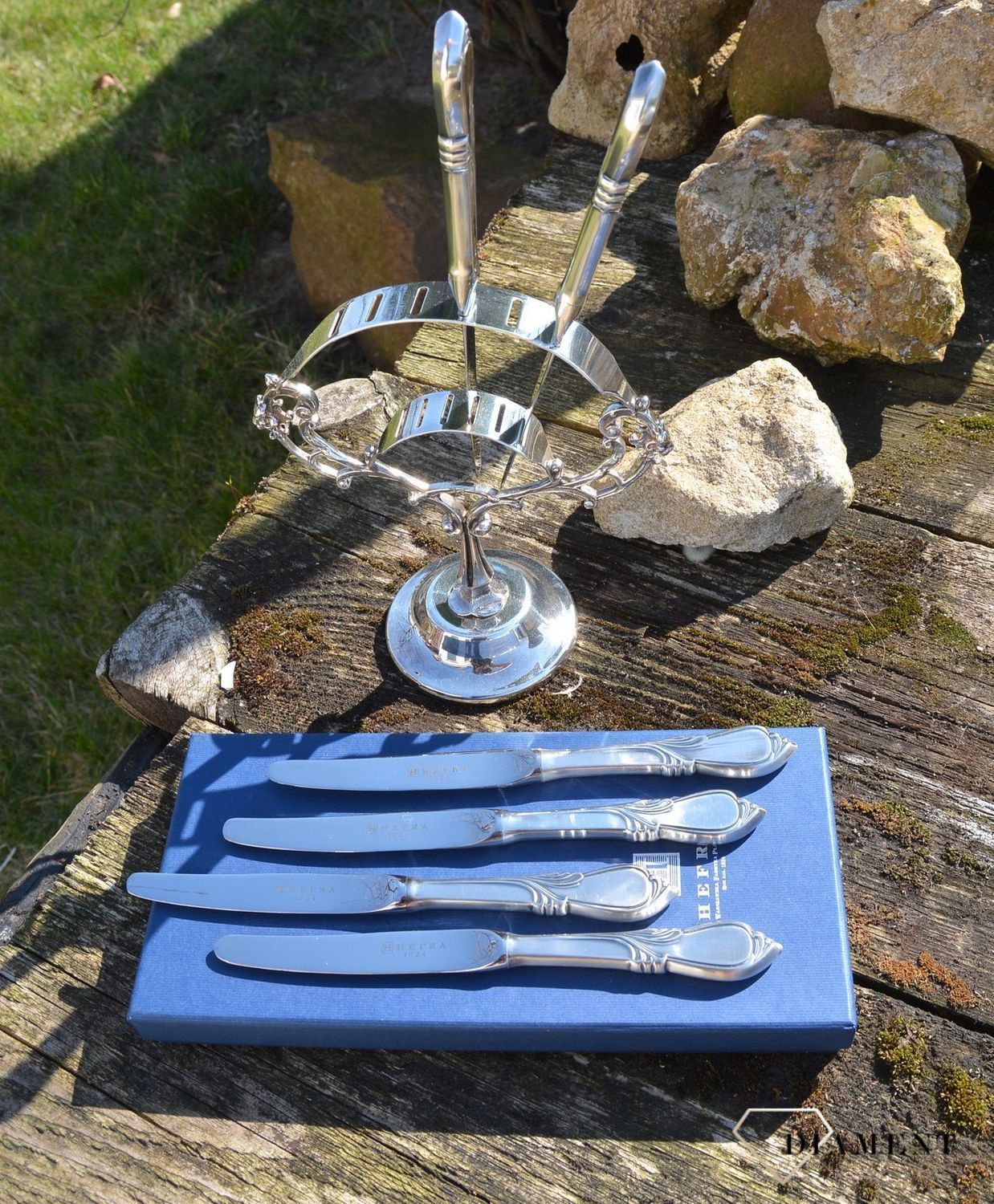 Komplet sześciu noży z podstawką 19-36-P1-24-6D. Elegancki komplet noży zakończony w ozdobny sposób. Świetny komplet noży to również idealny pomysł na prezent. Noże wykonane ze srebra (3).JPG