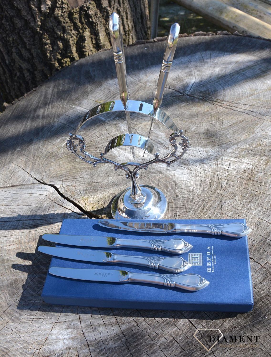 Komplet sześciu noży z podstawką 19-36-P1-24-6D. Elegancki komplet noży zakończony w ozdobny sposób. Świetny komplet noży to również idealny pomysł na prezent. Noże wykonane ze srebra (3).JPG