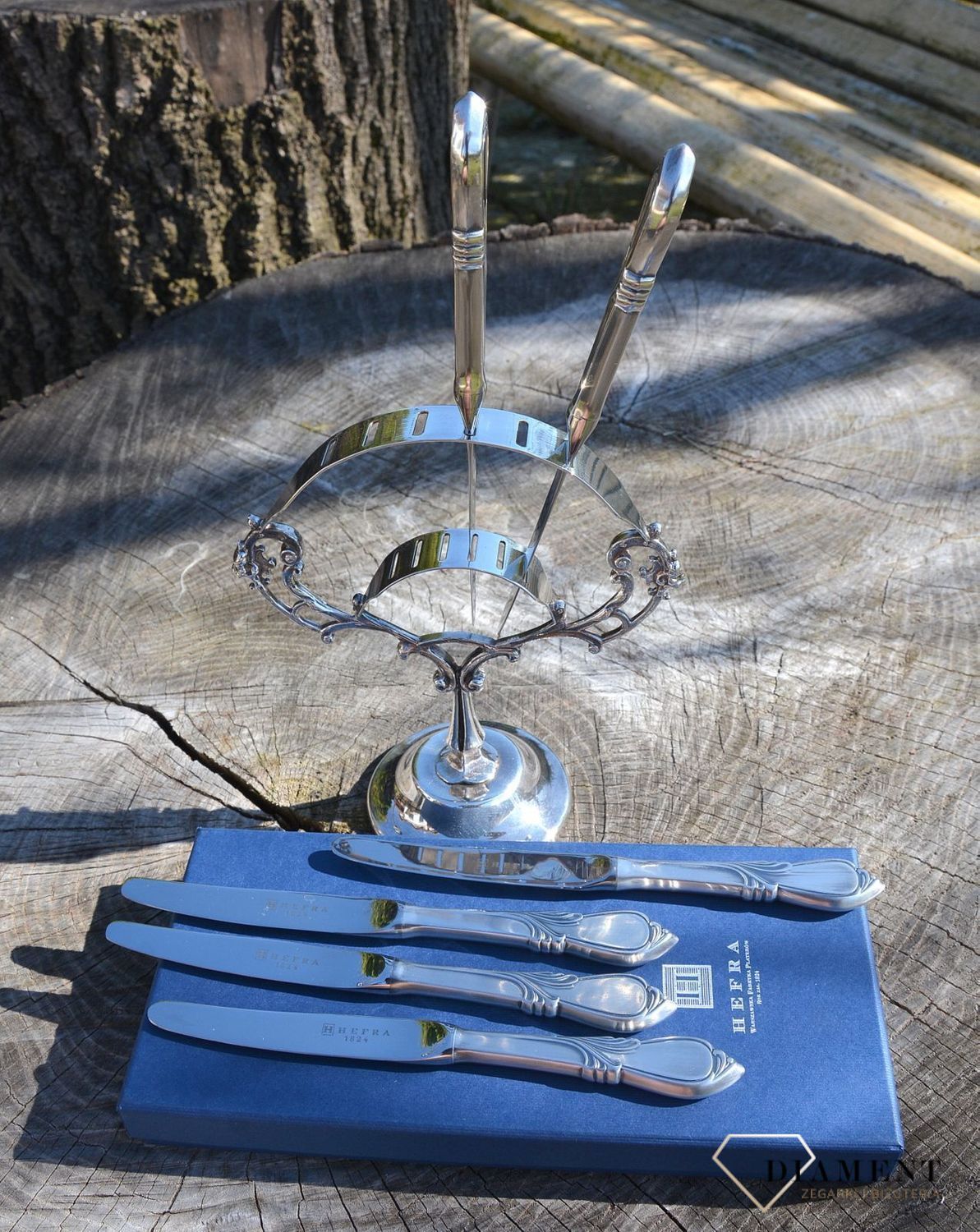 Komplet sześciu noży z podstawką 19-36-P1-24-6D. Elegancki komplet noży zakończony w ozdobny sposób. Świetny komplet noży to również idealny pomysł na prezent. Noże wykonane ze srebra (3).JPG