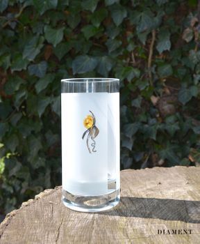 Wazon szklany 15 cm mleczny srebro i bursztyn 1L15N2. Szklany wazon wykonany ze szkła ozdobiony srebrem i bursztynem. Szklany wazon to świetna ozdoba każdego stołu. Wazon, który można użyć jako świecznik to.JPG