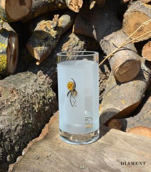 Wazon szklany 15 cm mleczny srebro i bursztyn 1L15N2. Szklany wazon wykonany ze szkła ozdobiony srebrem i bursztynem. Szklany wazon to świetna ozdoba każdego stołu. Wazon, który można użyć jako świecznik5.JPG