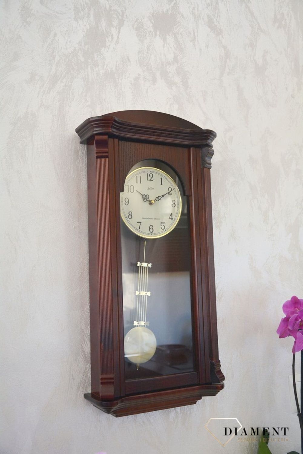 Zegar ścienny drewniany Adler 20008CH ✅ Zegar ścienny wykonany z drewna w ciemnej kolorystyce. ✅ Tarcza zegara w jasnym kolorze z czarnymi cyframi arabskimi ✅ (9).JPG