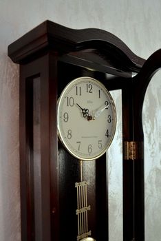 Zegar na ścianę do salonu drewniany Adler 20024W wenge. Zegar ścienny Adler 20024W ✓Zegary ścienne✓Zegary szafkowe ✓ Drewniany zegar (7).JPG