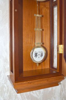 Zegar ścienny drewniany wiszący Adler 20039 dąb. Zegar ścienny do salonu. Dębowy zegar. Zegar Adler wykonany z wysokiej jakości drewna w kolorze dębowym (3).JPG