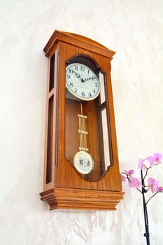 Zegar ścienny drewniany wiszący Adler 20039 dąb. Zegar ścienny do salonu. Dębowy zegar. Zegar Adler wykonany z wysokiej jakości drewna w kolorze dębowym (6).JPG