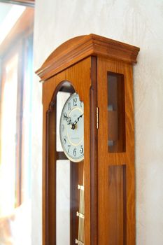 Zegar ścienny drewniany wiszący Adler 20039 dąb. Zegar ścienny do salonu. Dębowy zegar. Zegar Adler wykonany z wysokiej jakości drewna w kolorze dębowym (9).JPG