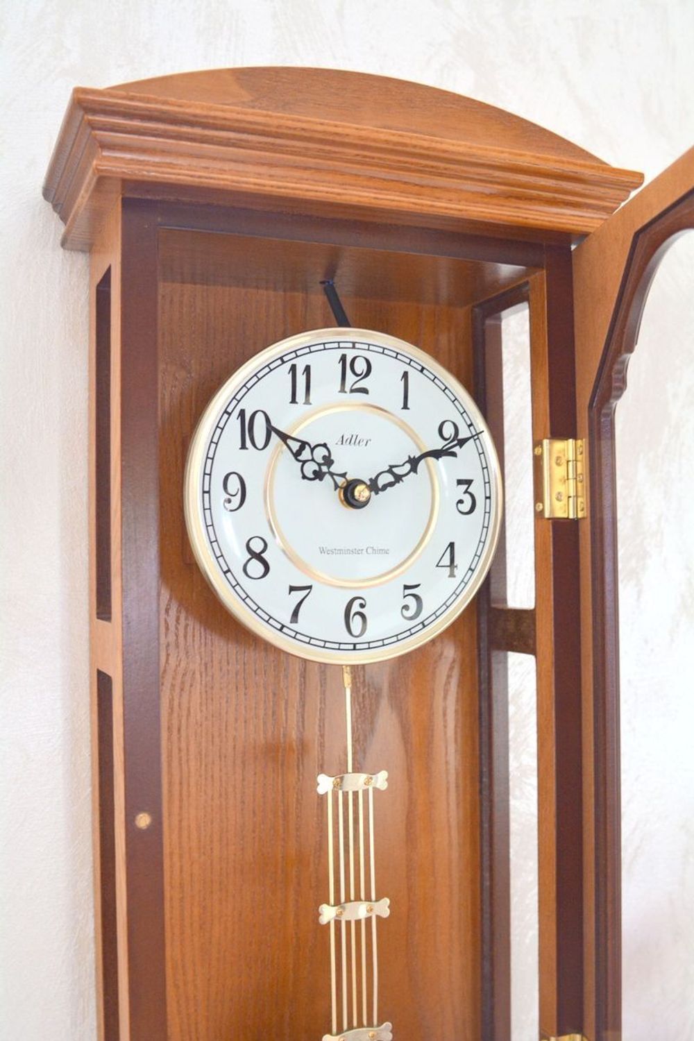 Zegar ścienny drewniany wiszący mechaniczny Adler 20039D. Zegar ścienny do salonu. Zegar Adler wykonany z wysokiej jakości drewna w kolorze dębowym 20039 DĄB.jpg
