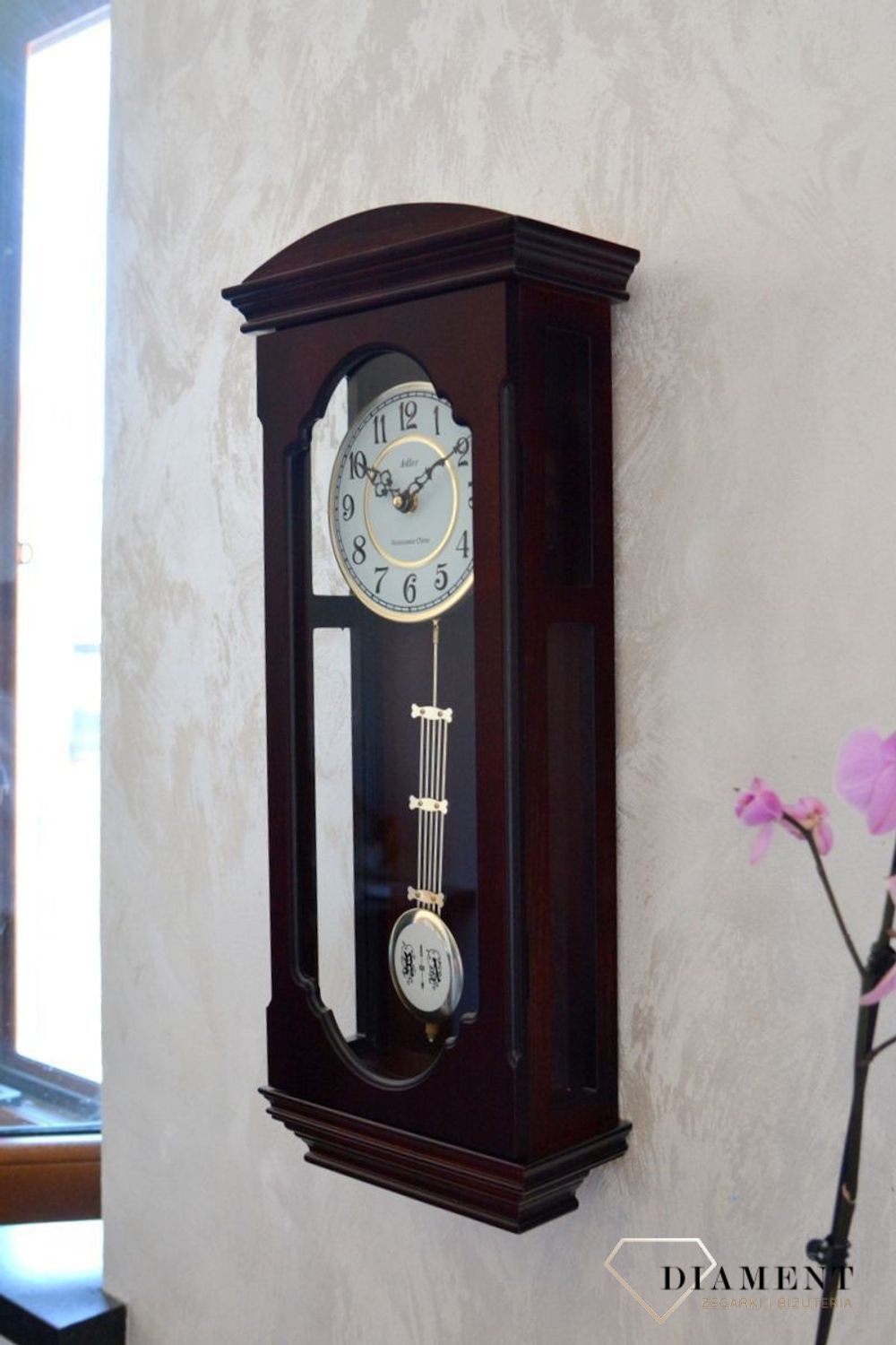 Zegar ścienny drewniany wiszący Adler 20039W.  Zegar ścienny do salonu. Zegar Adler wykonany z wysokiej jakości drewna w kolorze ciemno brązowym (11).JPG