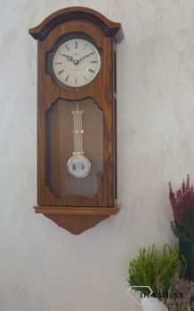 Zegar ścienny drewniany wiszący Adler dębowy 20040D. Zegar drewniany z wahadłem. Zegar wyposażony jest w kwarcowy mechanizm, zasilany za pomocą baterii (6).JPG