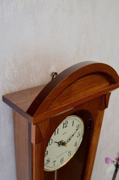 Zegar ścienny drewniany dębowy Adler 20042D✅ Zegar ścienny wykonany z drewna w kolorze dębu to świetna ozdoba ściany . Zegary dębowe (15).JPG