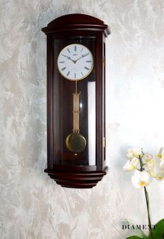 Zegar ścienny drewniany z wahadłem ciemny orzech 20044W. Zegar drewniany z wahadłem wyposażony jest w kwarcowy mechanizm, zasilany za pomocą baterii.  (3).JPG