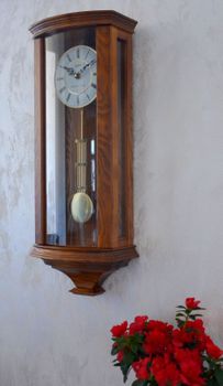 Zegar ścienny drewniany z wahadłem dębowy 20237D ✅ Zegar dębowy ✅ Zegar ścienny wykonany z drewna w kolorze dębu  ✅ Tarcza zegara w jasnym kolorze z czarnymi cyframi rzymskimi ✅ (3).JPG