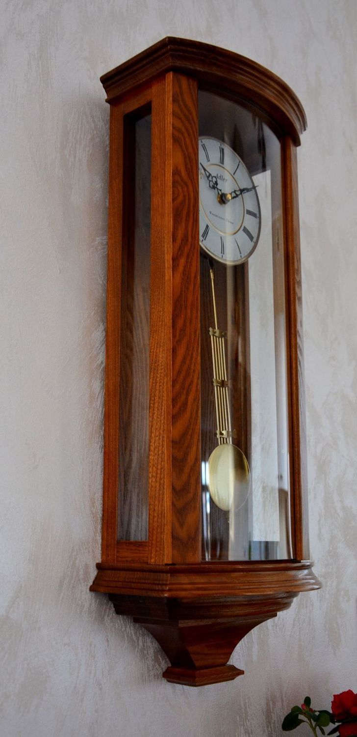 Zegar ścienny drewniany z wahadłem dębowy 20237D ✅ Zegar dębowy ✅ Zegar ścienny wykonany z drewna w kolorze dębu  ✅ Tarcza zegara w jasnym kolorze z czarnymi cyframi rzymskimi ✅ (7).JPG