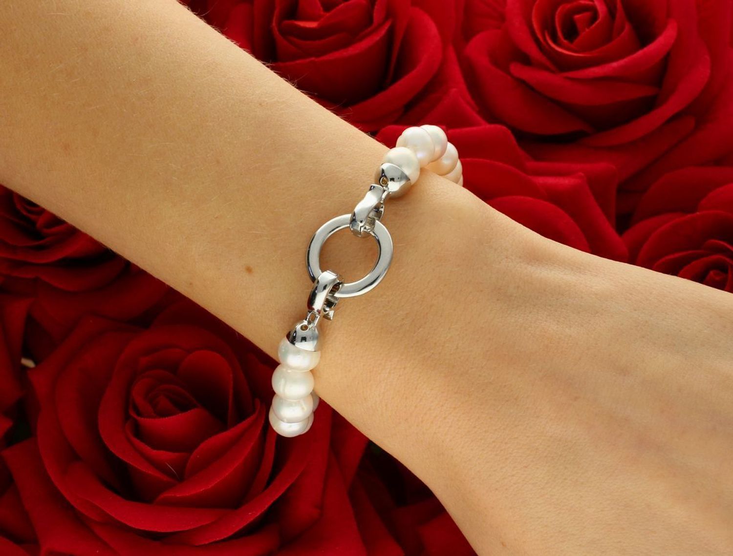 Bransoletka perła hod. z ozdobnym zapięciem kółeczkiem 2027160308K  Niezwykle efektowna, gustowna bransoletka wykonana z certyfikowanych hodowlanych pereł 1.jpg