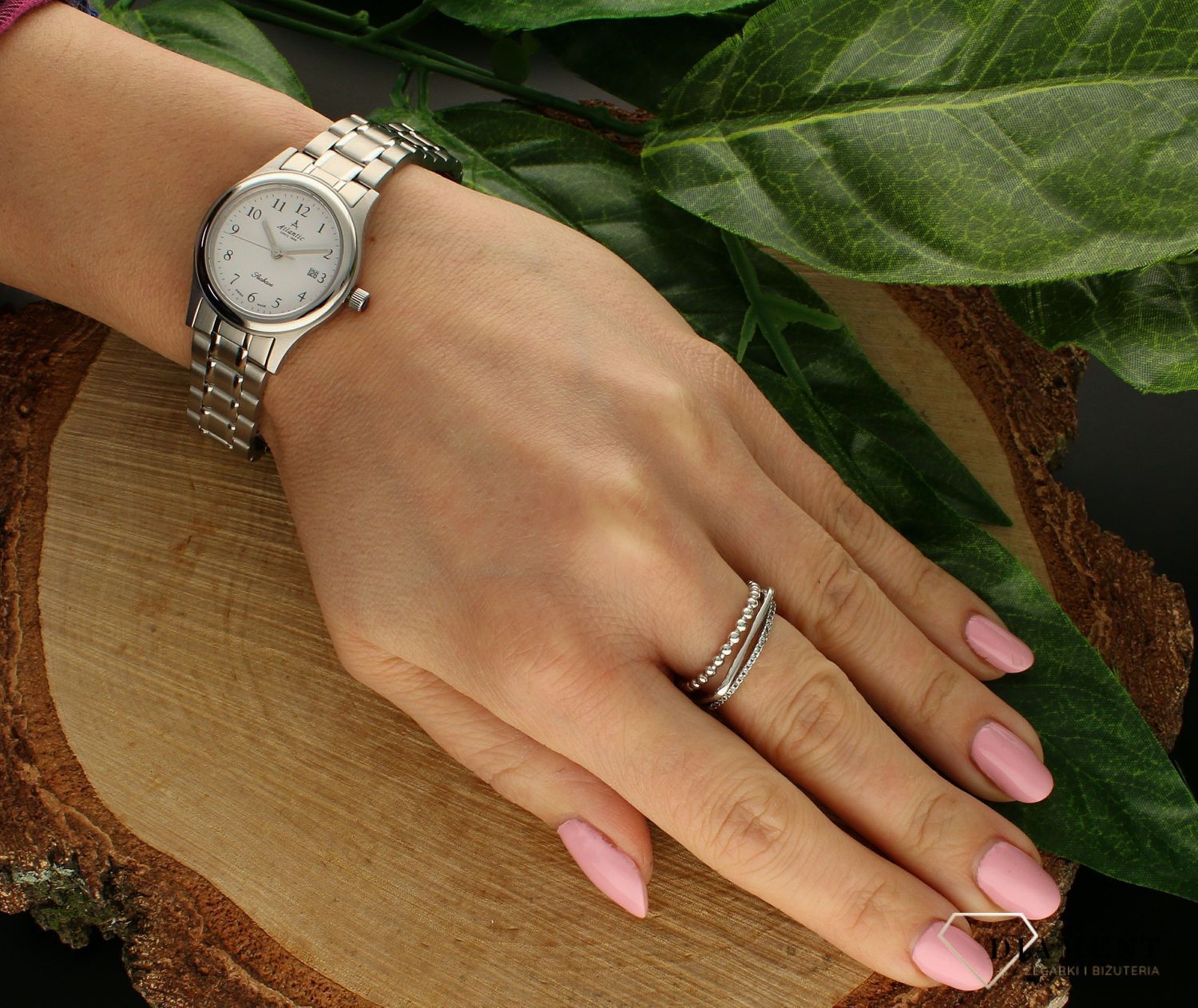 Zegarek damski Atlantic Classic Sapphire 20347.41.13. Atlantic Seabase to najbardziej klasyczne zegarki wykonane przy użyciu wysokiej klasy materiałów. Każdy z czasomierzy został wyposażony w szafirowe szkiełko, które jest niezwykle odporne na.jpg