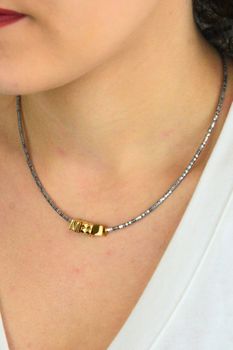 Naszyjnik Coeur de Lion Cube Trio Facets 204010-1716 srebrno-złoty – hematyt (5).jpg