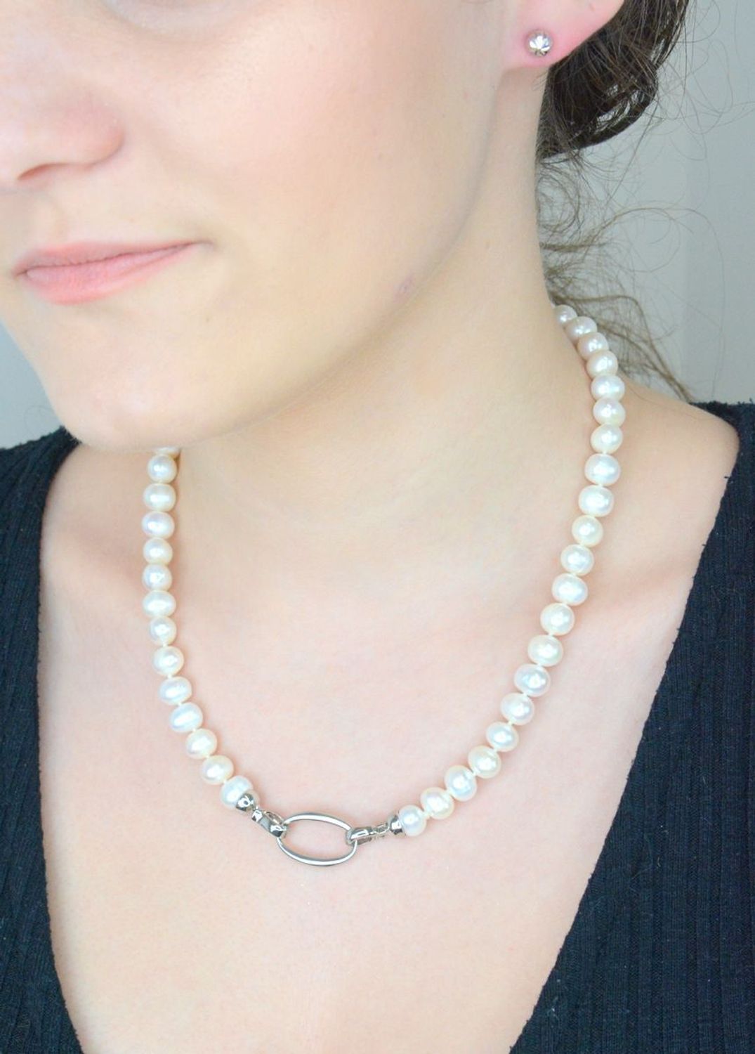 Naszyjnik perła hod. z ozdobnym elementem 2047160308 Niezwykle efektowny, gustowny naszyjnik wykonany z certyfikowanych hodowlanych pereł słodkowodnych Namido z wykonanym ze stali 1.jpg