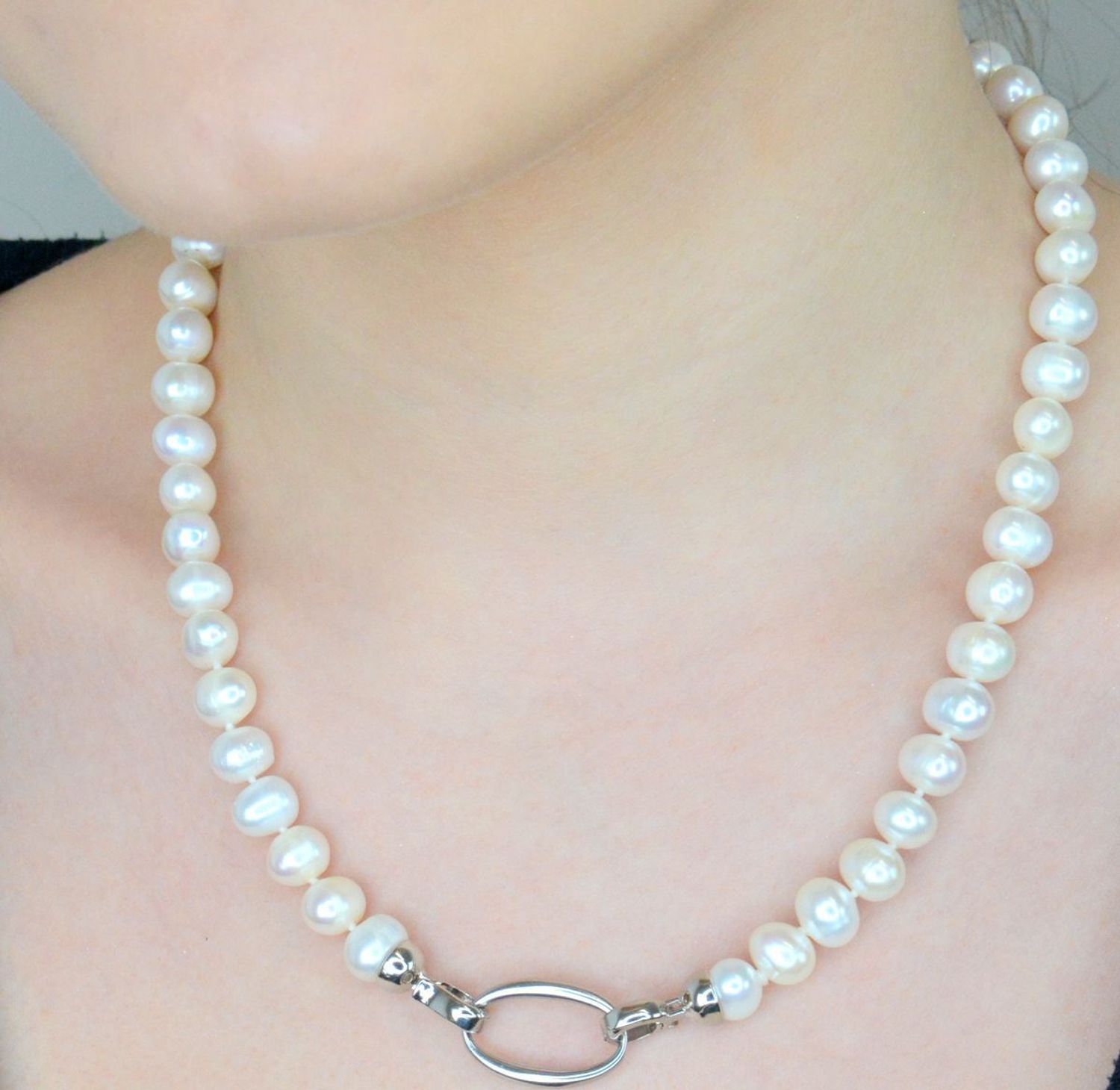 Naszyjnik perła hod. z ozdobnym elementem 2047160308 Niezwykle efektowny, gustowny naszyjnik wykonany z certyfikowanych hodowlanych pereł słodkowodnych Namido z wykonanym ze stali 1.jpg