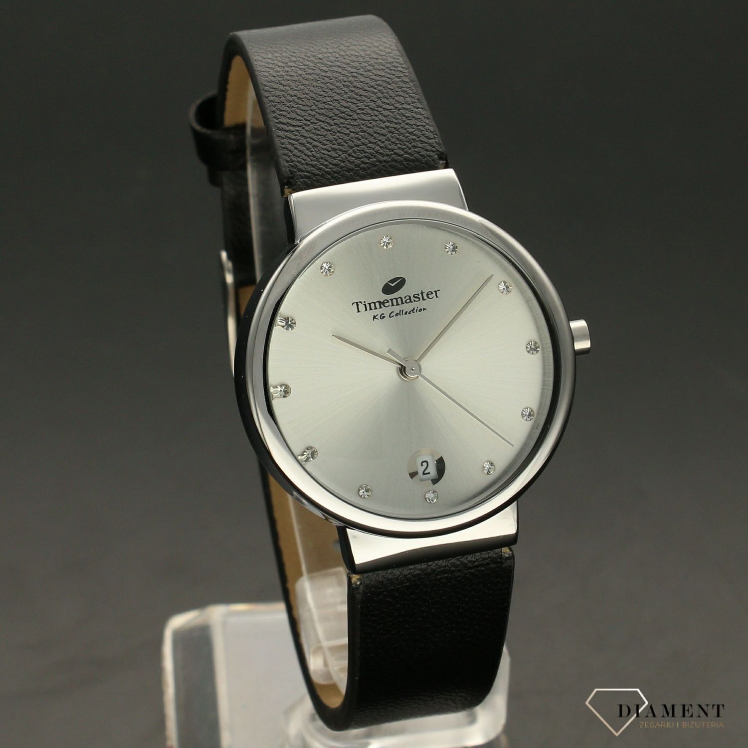 Zegarek damski TIMEMASTER 208-1S czarny pasek. Zegarek damski zachowany w klasycznej formie. Tarcza zegarka w kolorze srebrnym z wyraźnym datownikiem w formie popularnego okienka. Indeksy w formie cyrkonii.  (2).jpg