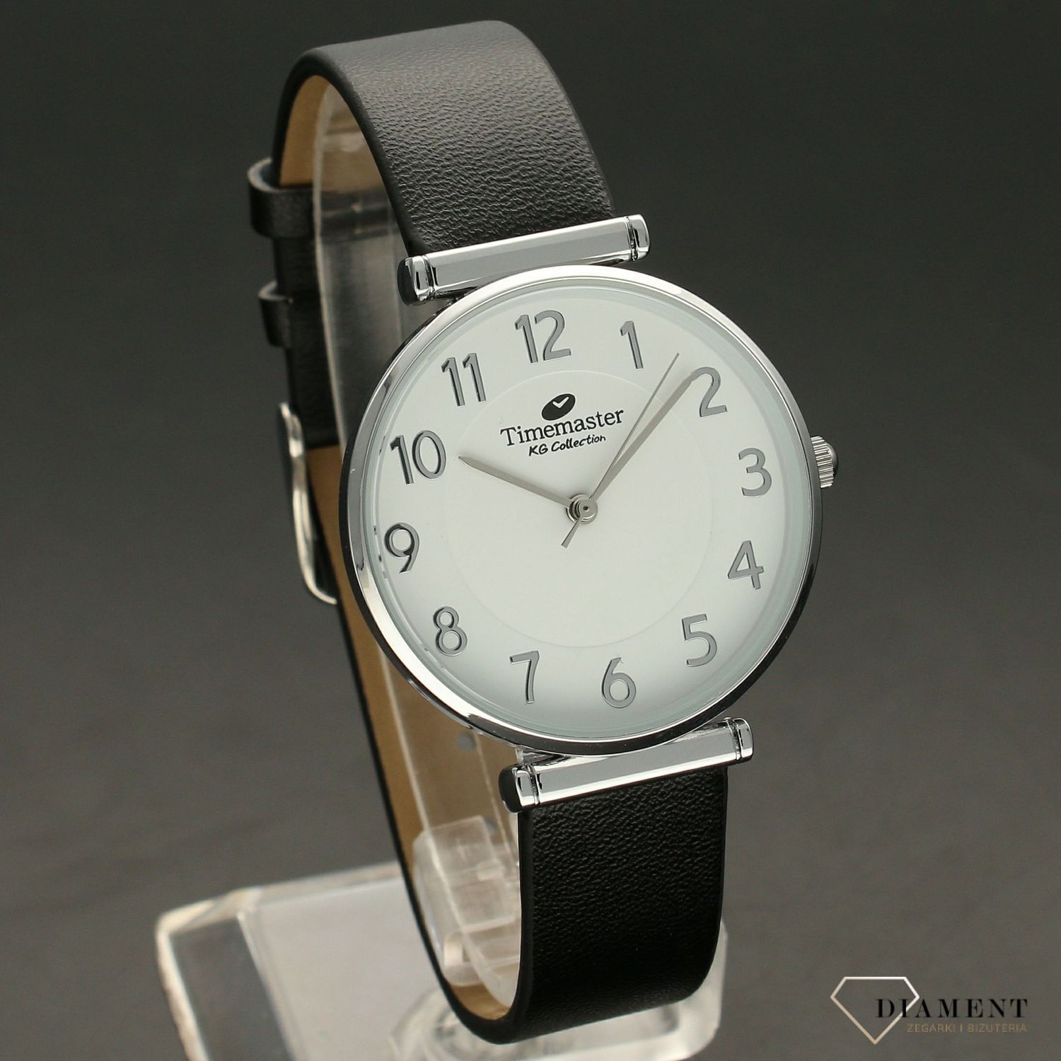 Zegarek damski TIMEMASTER klasyczny 208-38. Zegarek damski zachowany w klasycznej formie. Zegarek damski. Zegarek z białą tarczą z wyraźnymi srebrnymi cyframi arabskimi. Pasek skórzany w kolorze czarnym.  (2).jpg