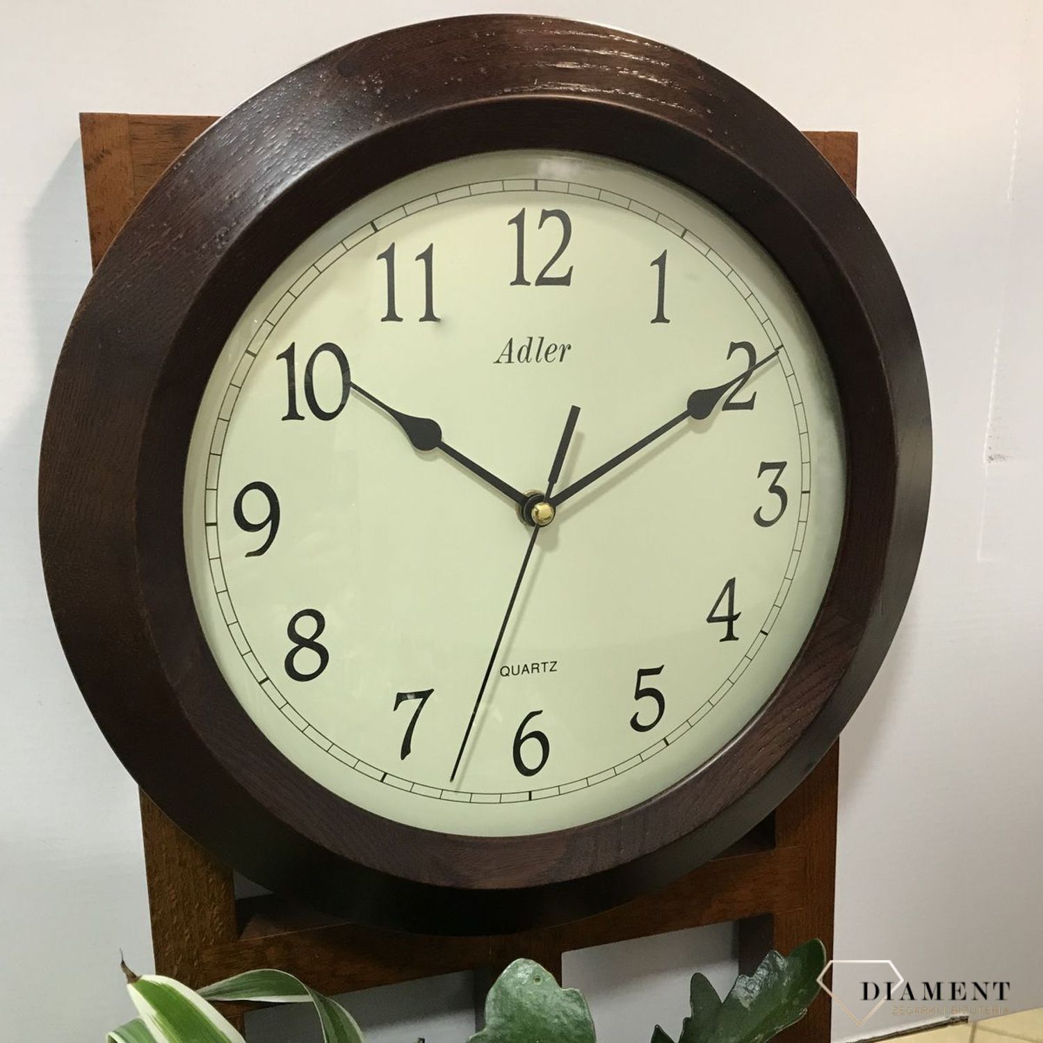 Drewniany zegar ścienny zegar marki Adler 21001W.jpg