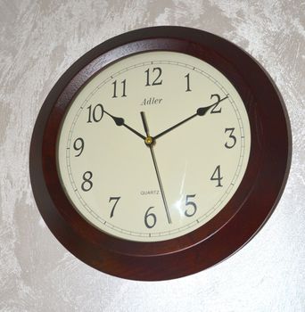 Zegar ścienny drewniany niemiecki Adler z kategorii zegarów Ściennych drewnianych do salonu. To idealny pomysł na rocznicę ślubu. Zegar ścienny drewniany (11).JPG