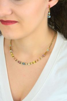 Kolczyki Coeur de Lion Cube Aura 210421-1576 złote – Swarovski®, hematyt, eleganckie (2).jpg