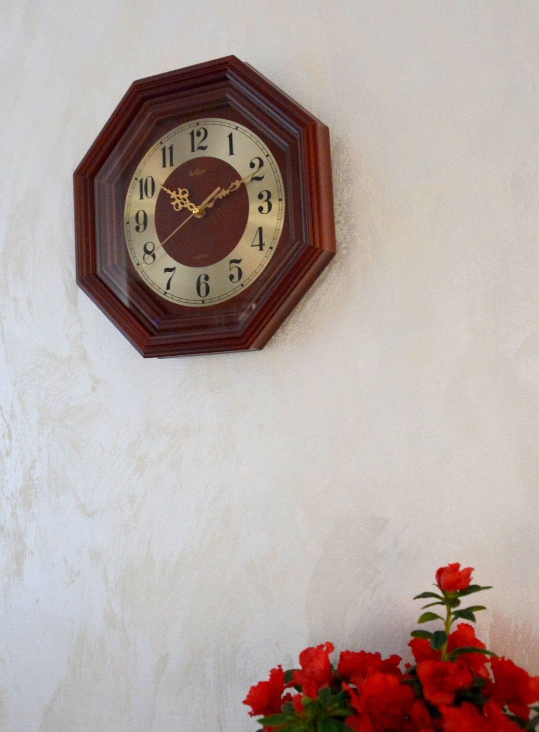 Zegar ścienny drewniany do salonu marki Adler 21087CH. Zegar drewniany w kolorze mahoń. ✓Zegary ścienne✓Zegary na ścianę (1).JPG