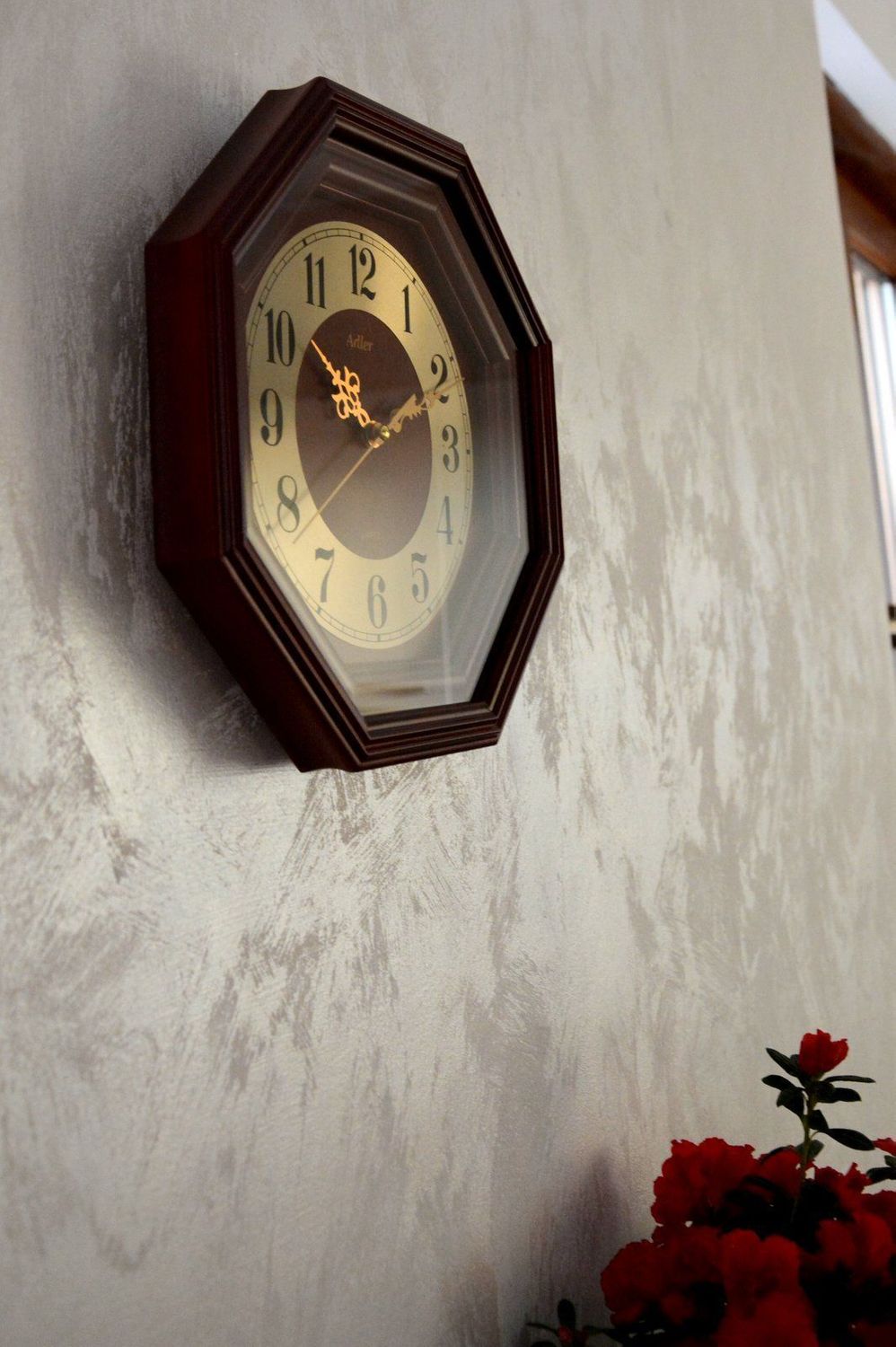 Zegar ścienny drewniany do salonu marki Adler 21087CH. Zegar drewniany w kolorze mahoń. ✓Zegary ścienne✓Zegary na ścianę (1).JPG