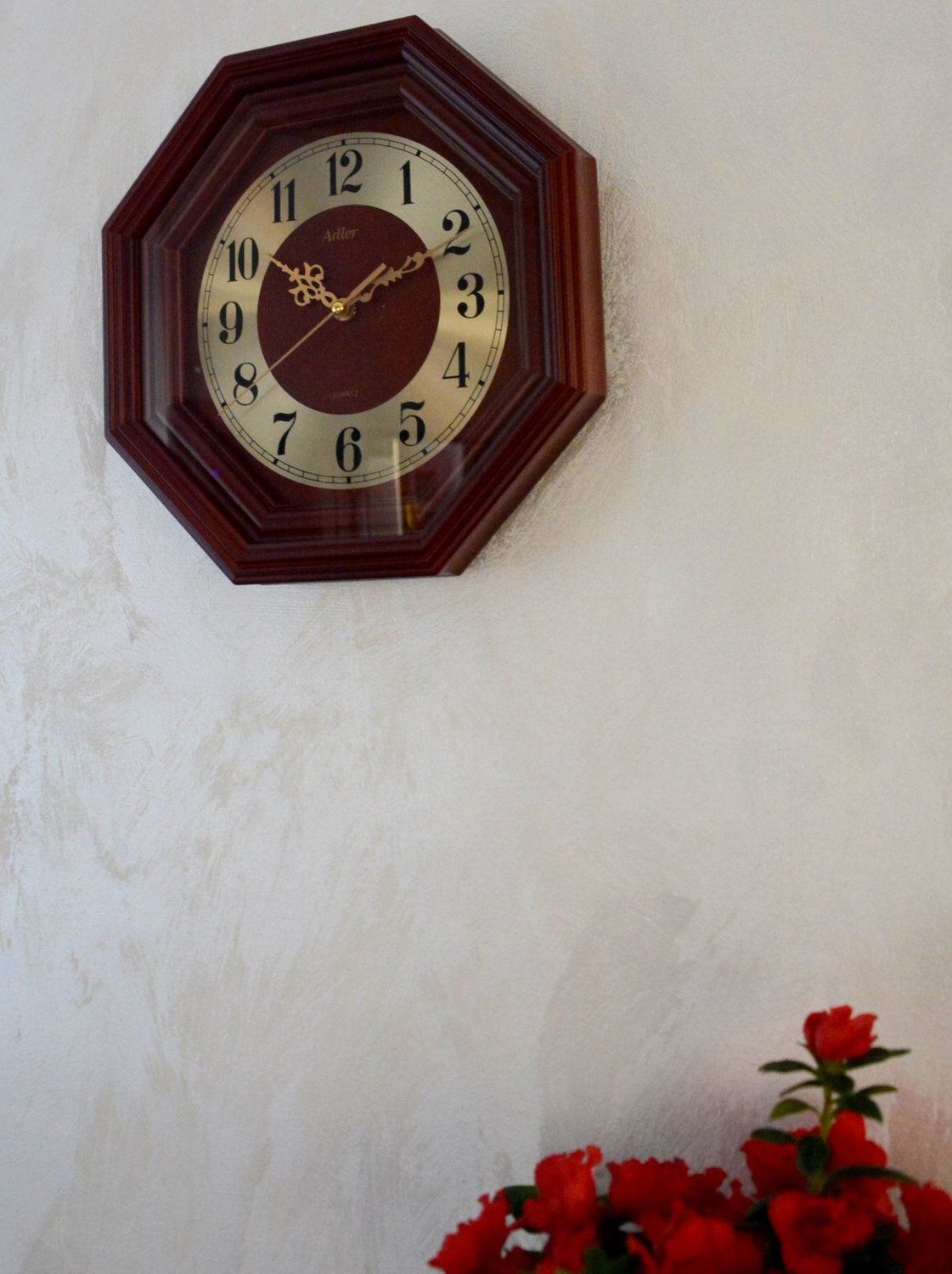 Zegar ścienny drewniany do salonu marki Adler 21087CH. Zegar drewniany w kolorze mahoń. ✓Zegary ścienne✓Zegary na ścianę (1).JPG