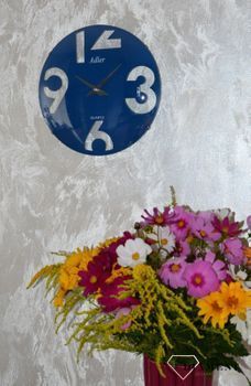 Zegar na ścianę drewniany niebieski Adler 21155 z kategorii zegarów Ściennych drewnianych do salonu. To idealny pomysł na rocznicę ślubu. Zegary ścienne drewniane. Zegar ścienny do salonu w kolorze niebieskim ( (3).JPG