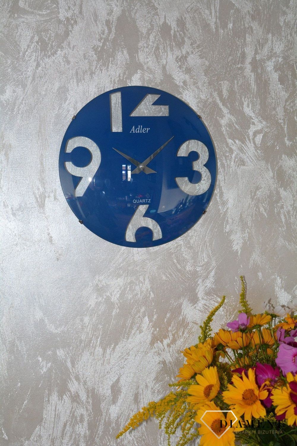 Zegar na ścianę drewniany niebieski Adler 21155 z kategorii zegarów Ściennych drewnianych do salonu. To idealny pomysł na rocznicę ślubu. Zegary ścienne drewniane. Zegar ścienny do salonu w kolorze niebieskim ( (3).JPG
