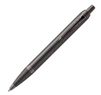 Parker IM Monochrome Titanium – elegancki długopis z metalowym korpusem i powłoką PVD. Komfortowy mechanizm przyciskowy i wkład QuinkFlow. Idealny do biura i na prezent.1.jpg