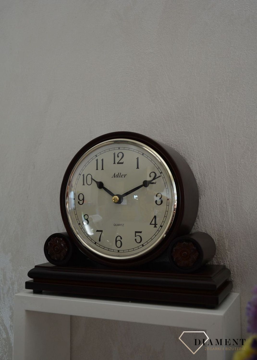 Zegar kominkowy drewniany Adler 22005W ⏰ Zegar kominkowy w drewnianej obudowie w kolorze mahonia, ciemnego brązu z wyraźną tarczą w kolorze beżowym z czarnymi cyframi arabski (8).JPG