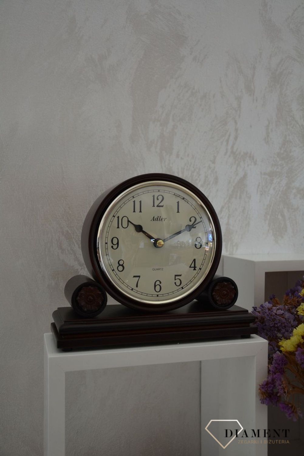 Zegar kominkowy drewniany Adler 22005W ⏰ Zegar kominkowy w drewnianej obudowie w kolorze mahonia, ciemnego brązu z wyraźną tarczą w kolorze beżowym z czarnymi cyframi arabski (8).JPG