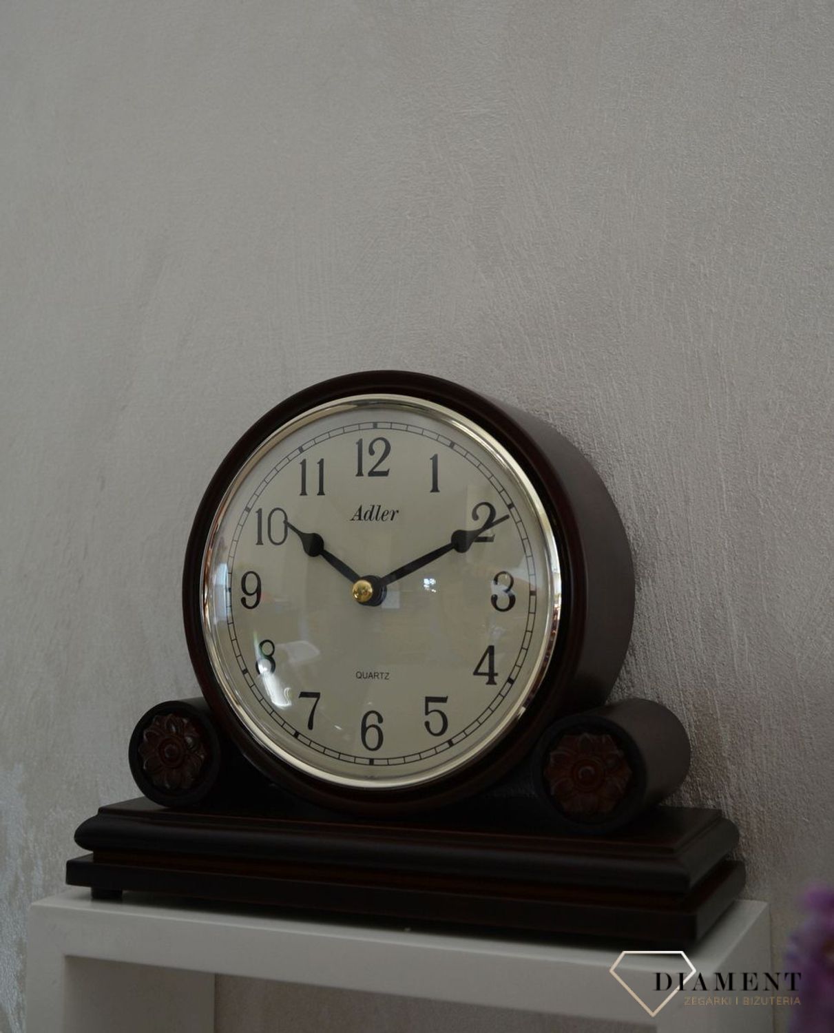 Zegar kominkowy drewniany Adler 22005W ⏰ Zegar kominkowy w drewnianej obudowie w kolorze mahonia, ciemnego brązu z wyraźną tarczą w kolorze beżowym z czarnymi cyframi arabski (8).JPG