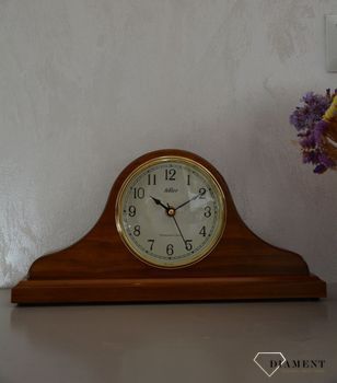 Zegar kominkowy drewniany Adler dąb 22012D ⏰ Zegar kominkowy wykonany z drewna w kolorze dębu ⏰ Tarcza zegara w kolorze jasnym z ciemnymi, czarnymi cyframi arabskimi ⏰ (1).JPG