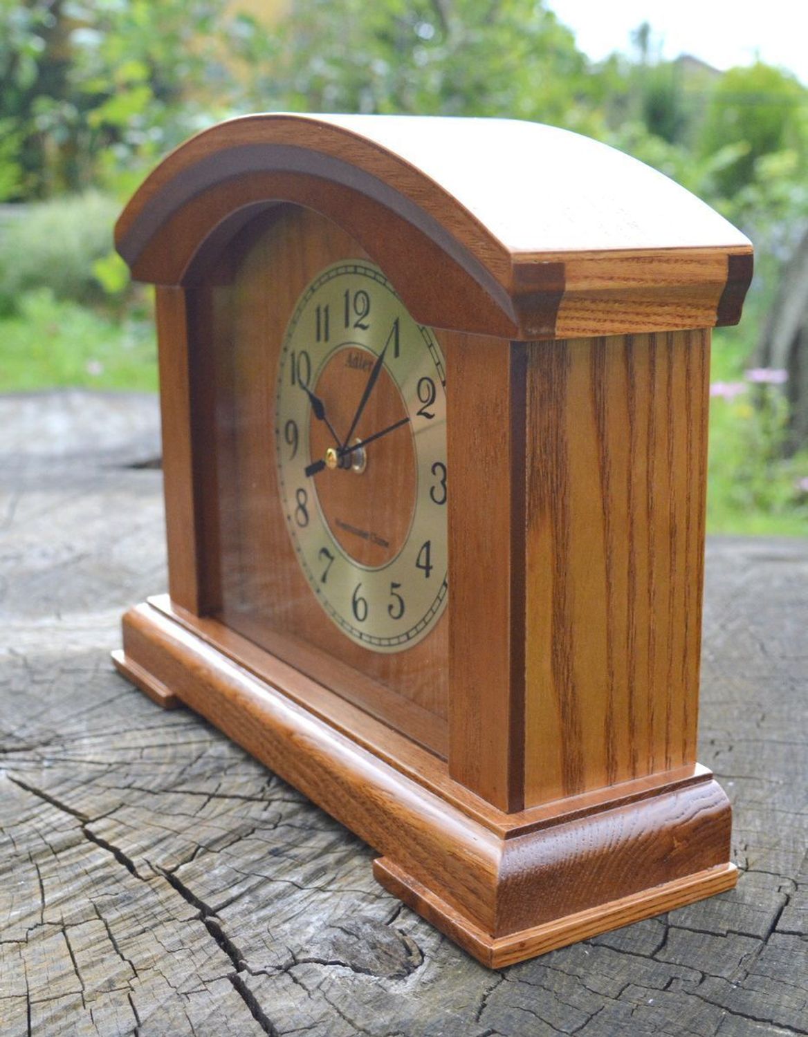 Zegar kominkowy drewniany Adler 22086D.  Zegar dębowy ze złotą tarczą i cyframi arabskimi  (5).JPG