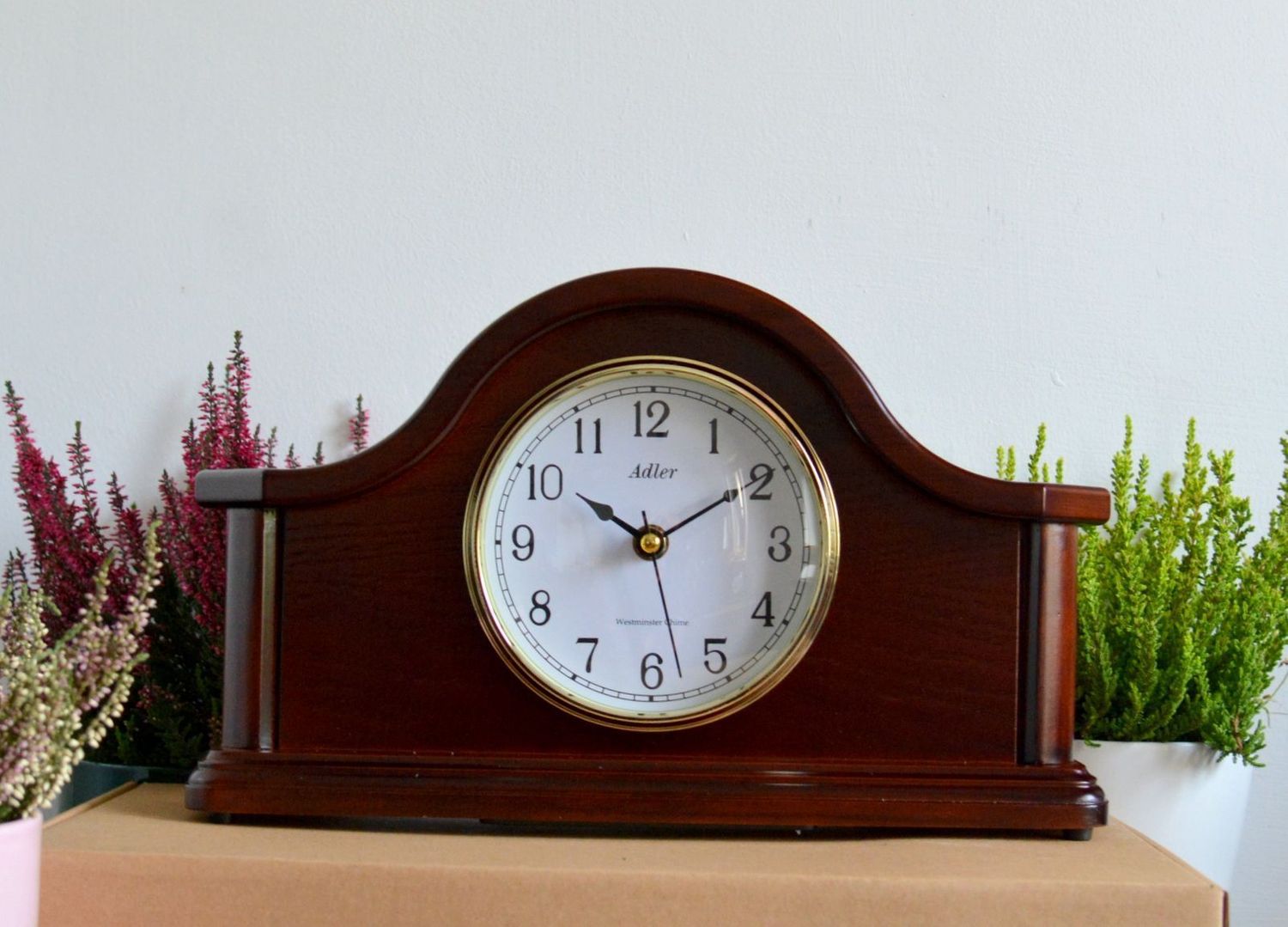 Zegar kominkowy drewniany Adler 22129W w kolorze ciemnego brązu z czytelną tarczą ⏰ Zegary kominkowe  (1).JPG