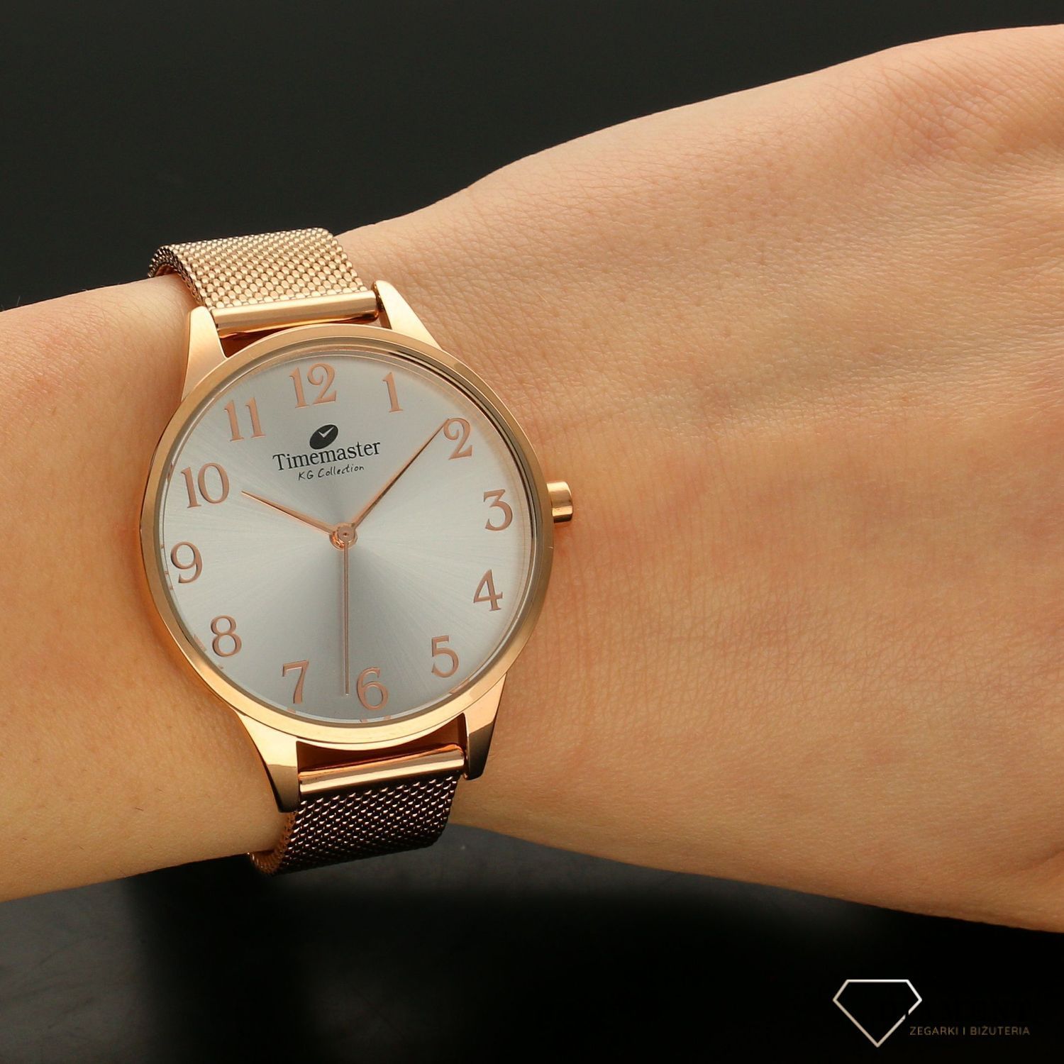 Zegarek damski TIMEMASTER 223-1A różowe złoto. Zegarek damski ze srebrną tarczą i cyframi arabskimi w kolorze różowego złota. Zegarek damski na bransolecie. Elegancki zegarek damski. Świetny pomysł na prezent dla kobiety. Idea.jpg
