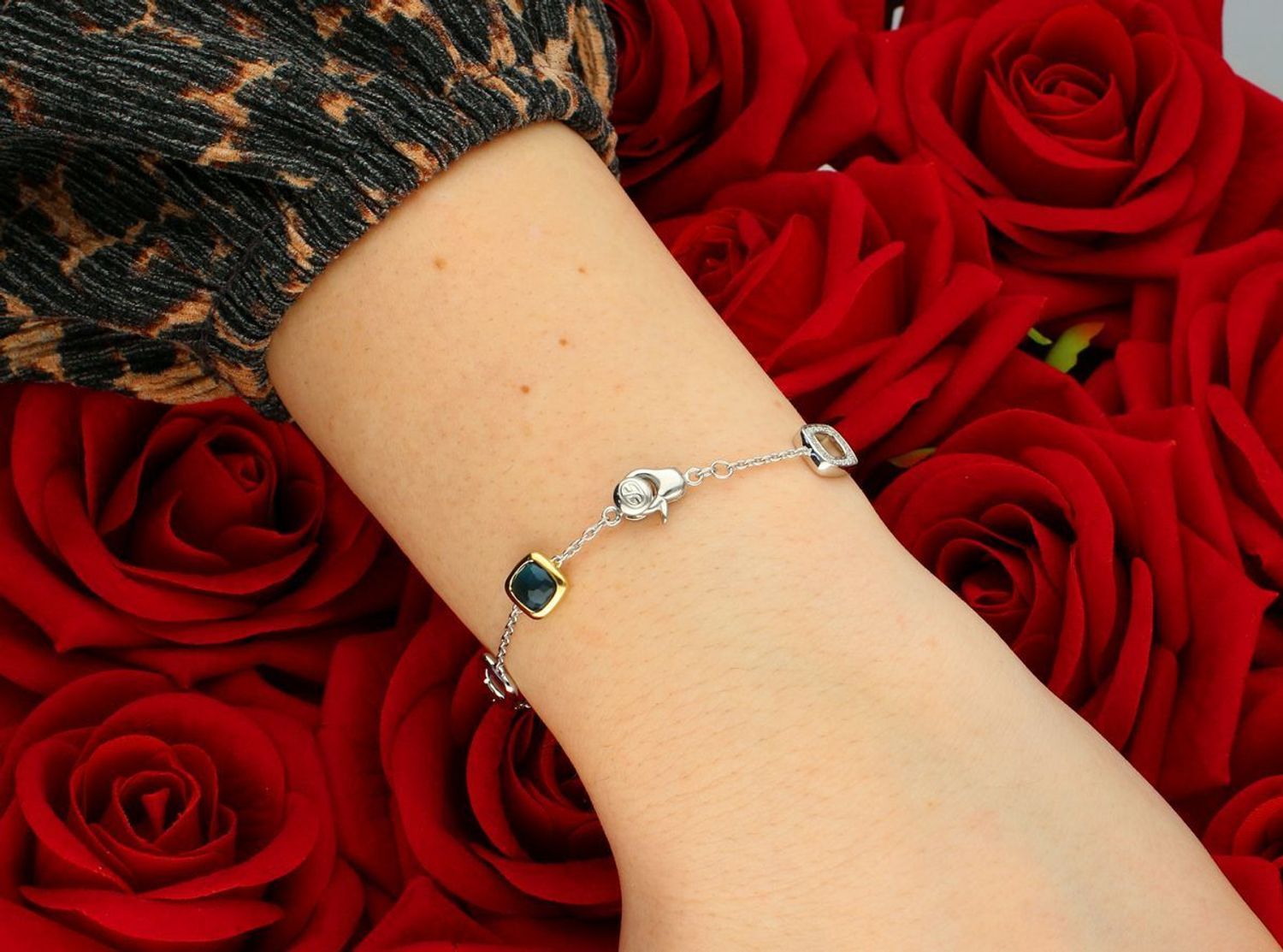 Bransoletka srebrna pozłacana TI SENTO 23080DB Bransoletka TI SENTO, wykonana z wysokiej jakości srebra rodowanego próby 925, częściowo pokryta złotem, to elegancki i ponadczasowy dodatek.1.jpg