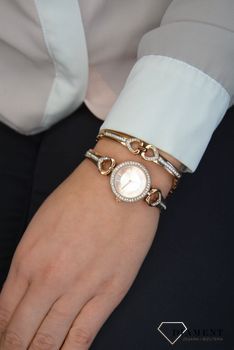 Zestaw prezentowy zegarek z naszyjnikiem, bransoletką i kolczykami Sekonda 'Miłosne serca' to zegarek damski dla eleganckiej kobiety. Piękną tarczę zegarka osłania szkło mineralne (4).JPG