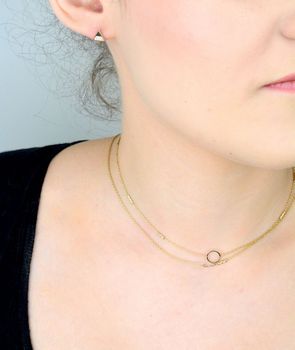 Kolczyki złote trójkąty z cyrkoniami 585 – 23E1676💛 Nowoczesne i eleganckie kolczyki w kształcie trójkątów (4).JPG