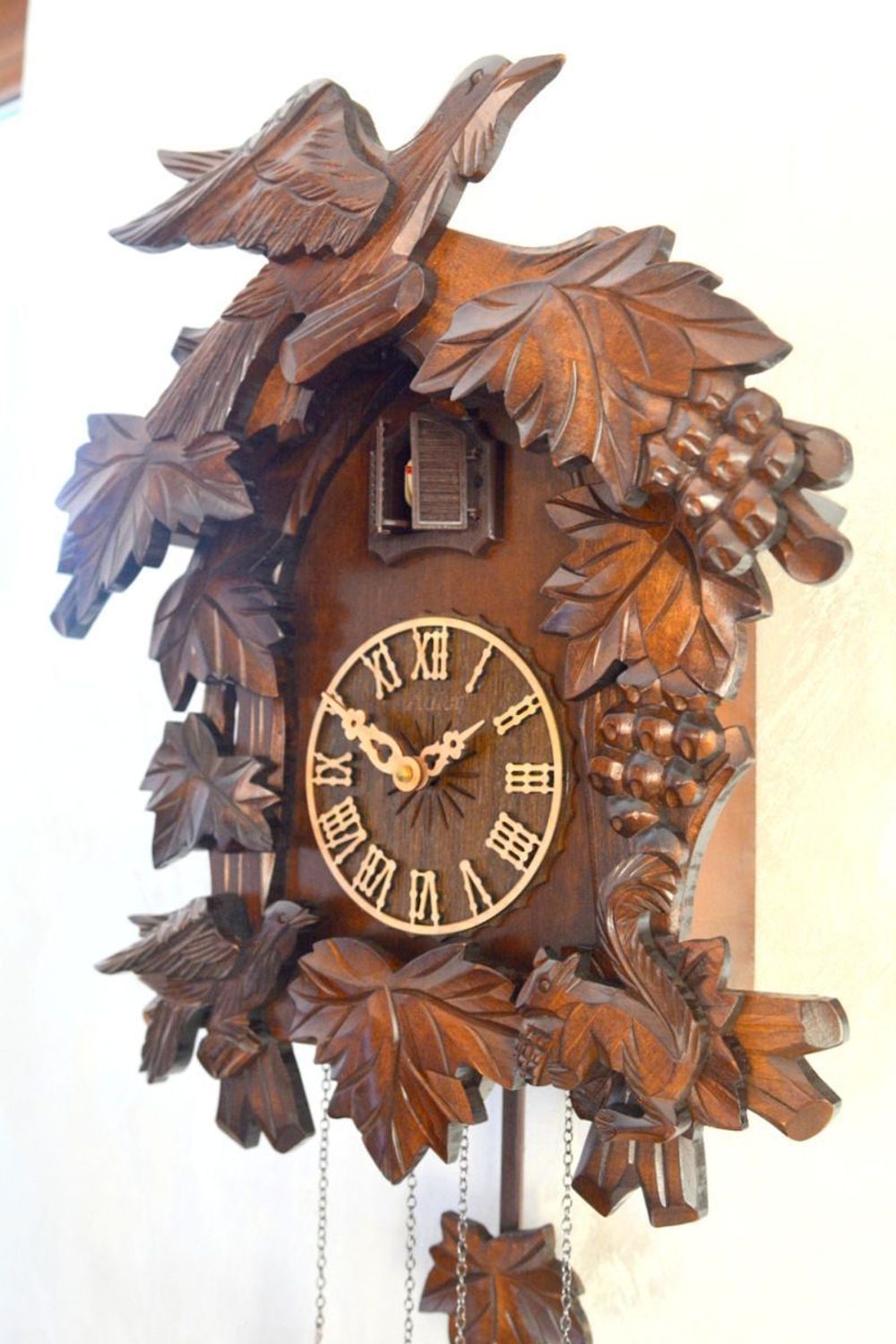 Zegar Adler 24009 W – drewniany zegar z kukułką, wahadłem i czujnikiem zmierzchu (7).JPG