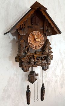 Zegar ścienny drewniany domek z kukułką Adler 24017W wenge. Zegar ścienny Adler.  (11).JPG