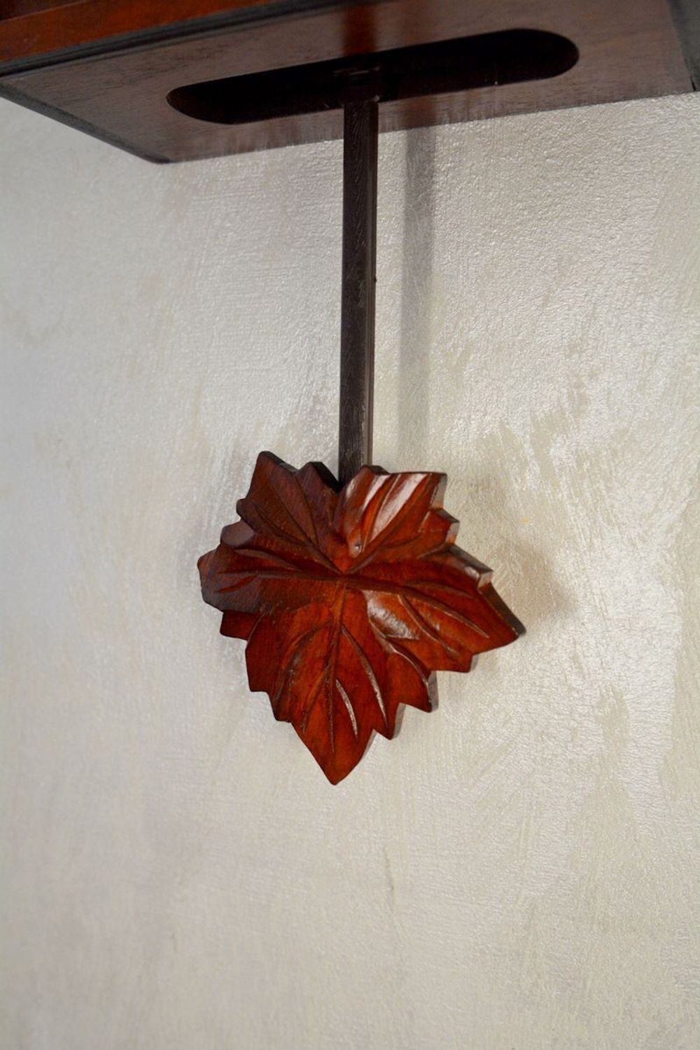 Zegar Adler 24025-W – drewniany zegar ścienny z kukułką, wahadłem i czujnikiem zmierzchu (3).JPG