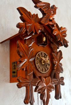 Zegar ścienny z kukułką Adler 24026W Wenge – Drewniany, Kwarcowy (6).JPG