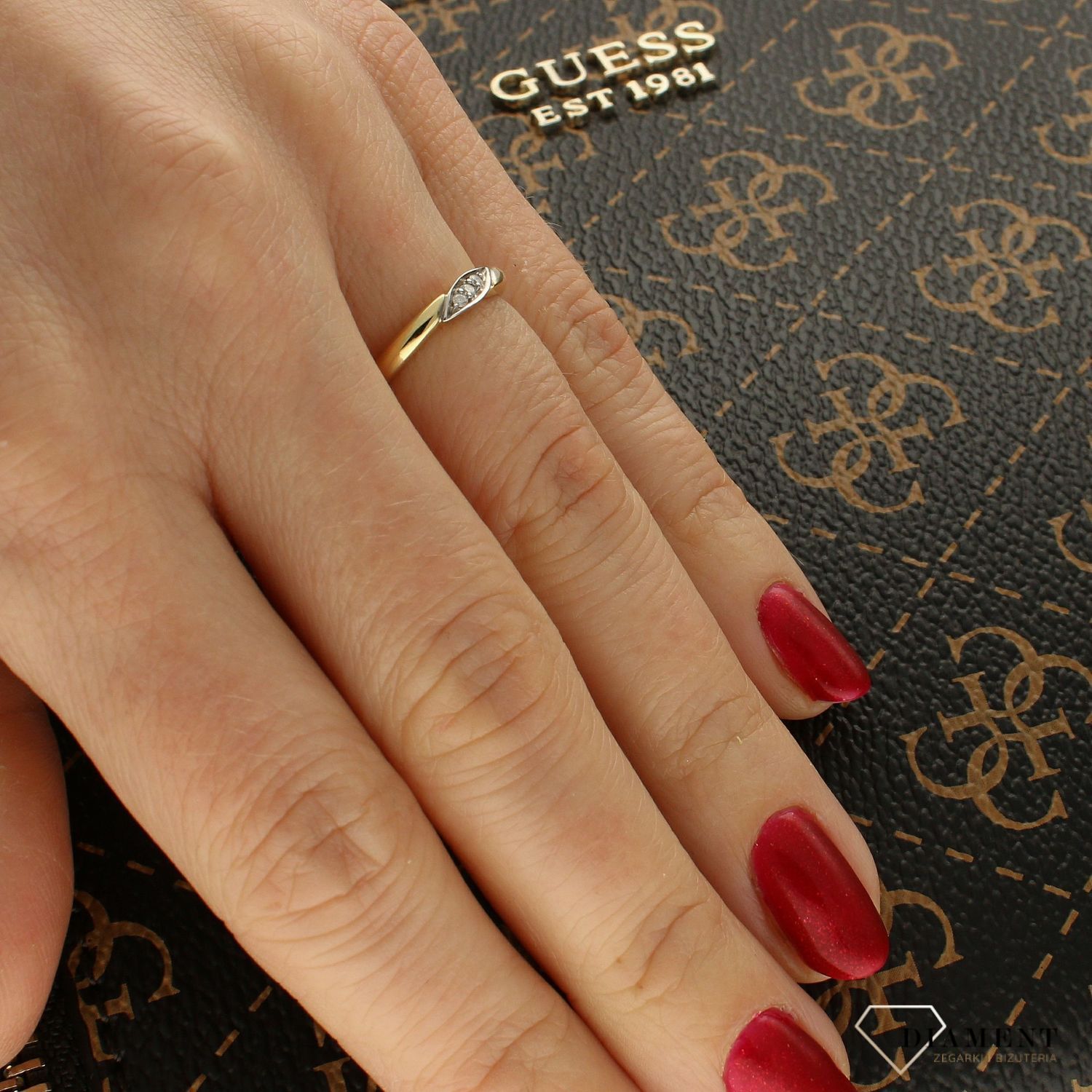 Pierścionek złoty DIAMENT białe i żółte złoto, trzy diamenty, łezka 2419WD   H SI2.jpg